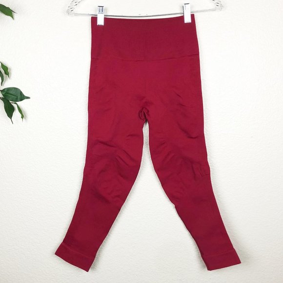 Lululemon Zone in Tight Seemless Cranberry size 6 - Picture 1 of 7